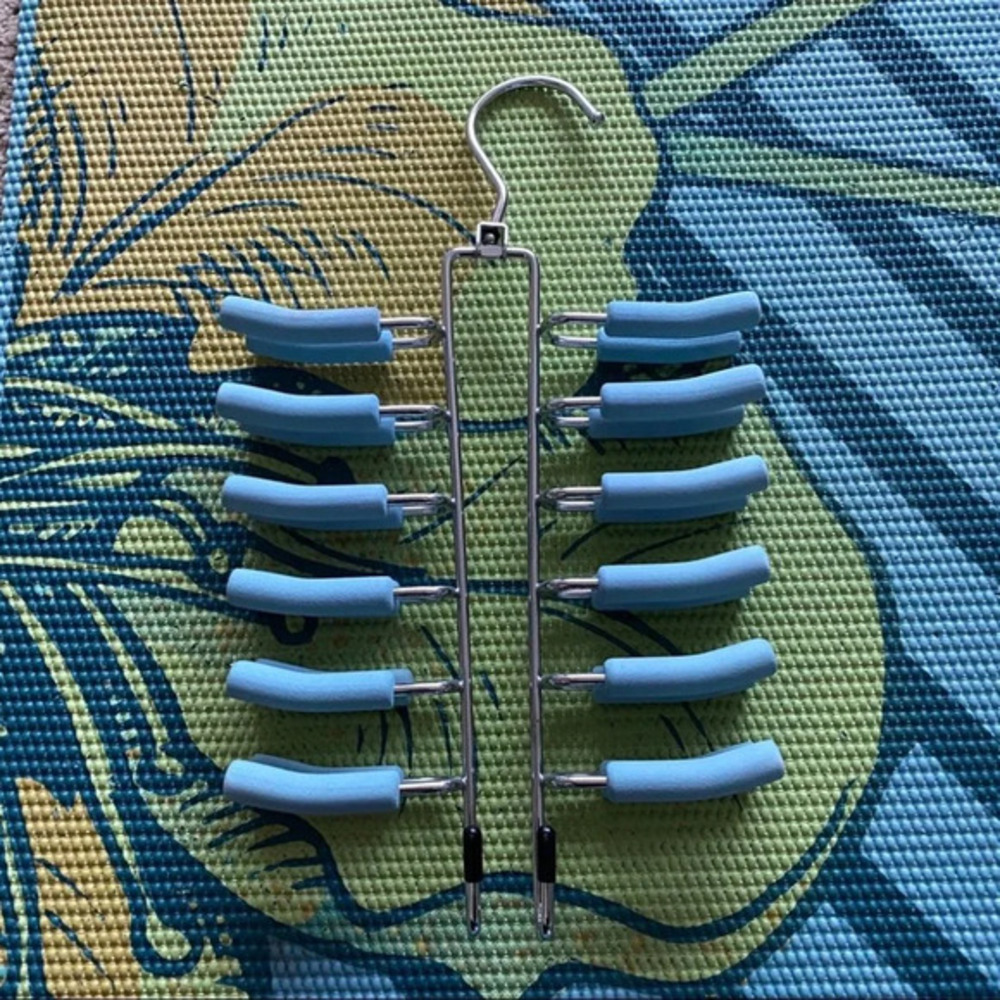 Clothes hanger for ties or scarf‎ padded